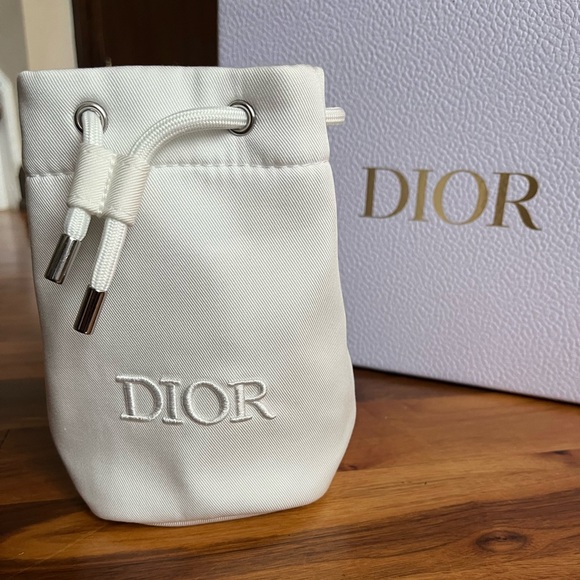 Dior White Bucket Bag, NEW - Picture 4 of 13